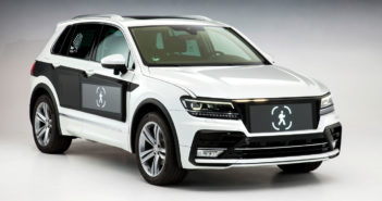 Volkswagen previews interactive holographic headlights for future cars Volkswagen previews interactive holographic headlights for future cars