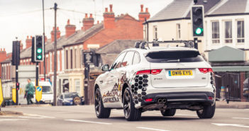Jaguar Land Rover unveils technology to help drivers avoid red traffic lights Jaguar Land Rover unveils technology to help drivers avoid red traffic lights