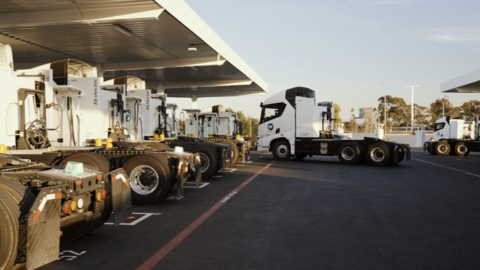 Einride Smartcharger Station for electric heavy-duty freight opened in Los Angeles Einride Smartcharger Station for electric heavy-duty freight opened in Los Angeles