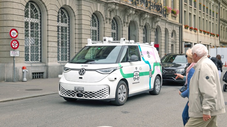 LOXO and Planzer commence commercial autonomous delivery in Europe.