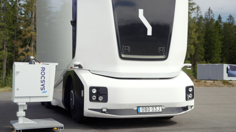 Rocsys and Einride demonstrate hands-free charging.