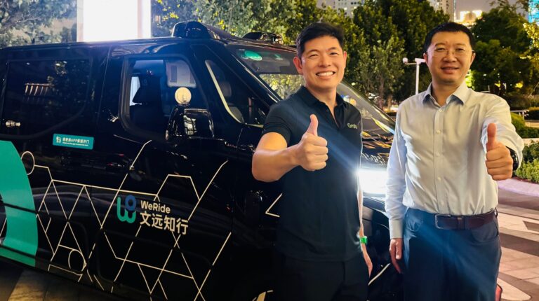 Photo of Grab’s chief executive officer and co-founder, Anthony Tan, and WeRide’s founder and chief executive officer, Dr Tony Han, with WeRide’s GXR in Shanghai, China