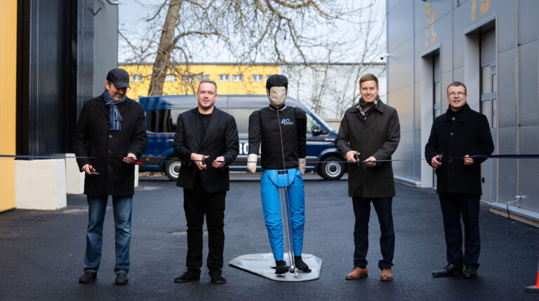 Metrosert opens €900k mobile test facility for self-driving vehicles Estonian minister of economic affairs and industry Erkki Keldo (second right); head of the autonomous vehicle division at Metrosert’s Center for Applied Research, Taaniel Tigas (second left); and representatives of the Estonian Transport Administration Authority opening the new laboratory.