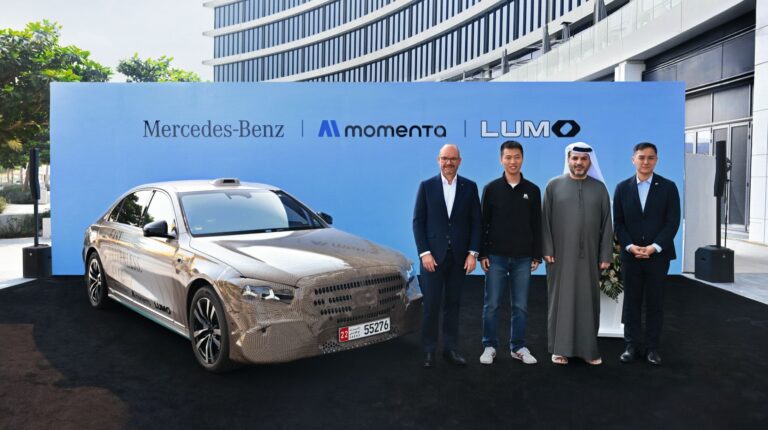From left to right: Joerg Burzer, CTO Mercedes-Benz AG, Xudong Cao, CEO Momenta, H.E. Faisal Abdulaziz Al Bannai, Advisor to the UAE President for Strategic Research and Advanced Technology Affairs and Secretary General of ATRC, Sean Teo, Managing Director Lumo.