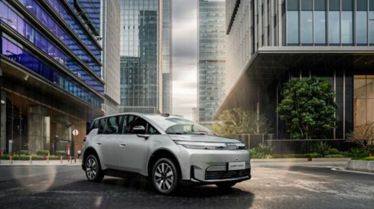 The Aion N60 powered by WRD 3.0 parked in an urban environment on a cloudy day.